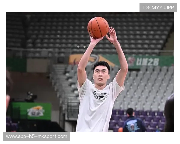 CBA内线对抗训练进入高强度：突破极限，迎接巅峰