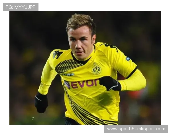 比利亚雷亚尔盯上德乙进攻巨人——足球转会市场的新动向